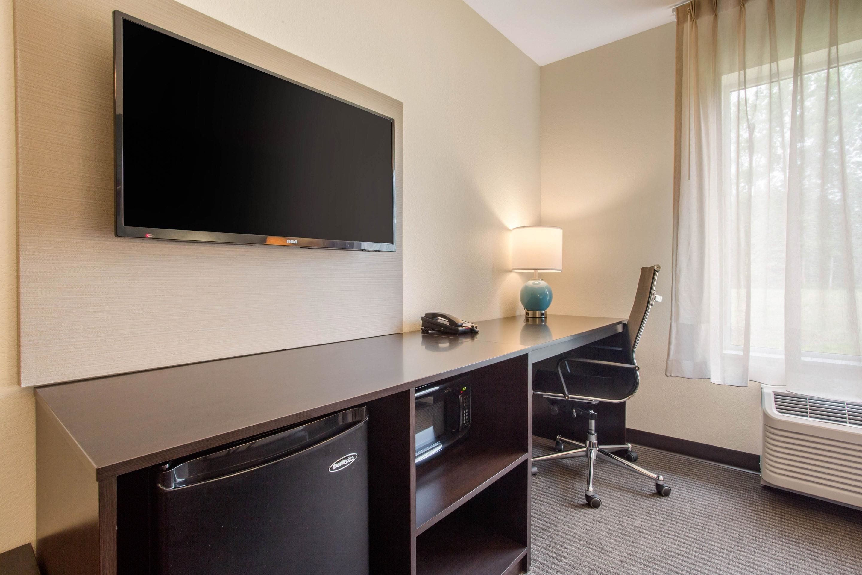 room, 1 king bed, non smoking | desk, laptop workspace, blackout curtains, iron/ironing board