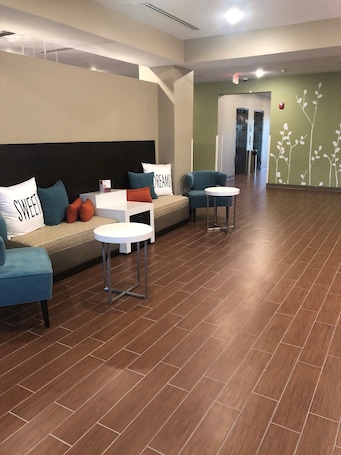 Lobby. Sleep Inn & Suites Fort Worth - Fossil Creek