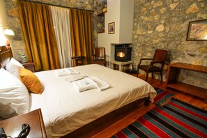 Double Room, Fireplace, Mountain View | In-room safe, desk, soundproofing, free cots/infant beds - Karyatis Resort (Xylokastro-Evrostina)