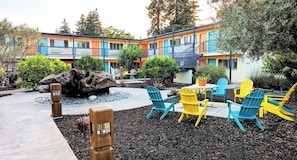 Exterior - The Astro (Santa Rosa)