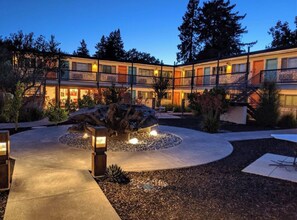 Exterior - The Astro (Santa Rosa)