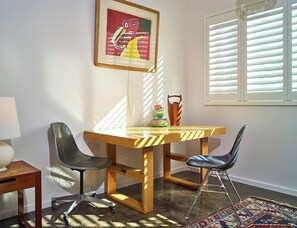 Astro King Suite | Dining room