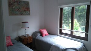 3 bedrooms, premium bedding, desk, iron/ironing board