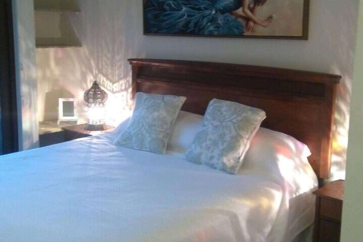 3 bedrooms, premium bedding, desk, iron/ironing board