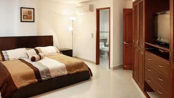 Apartemen, 4 kamar tidur | 4 kamar tidur, brankas, tirai kedap cahaya, dan setrika/meja setrika