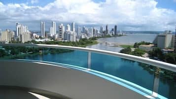 Apartemen, 4 kamar tidur | Balkon