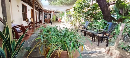 Standard Room, 1 Double Bed, Ground Floor | Living area