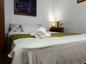 Standard Room, 1 Double Bed, Ground Floor | Laptop workspace, free WiFi, bed sheets - Casa de Los Berrios (León)