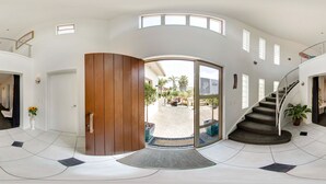 Unclassified image, 3 of 24, button - Amazing Seaview House (Auckland)