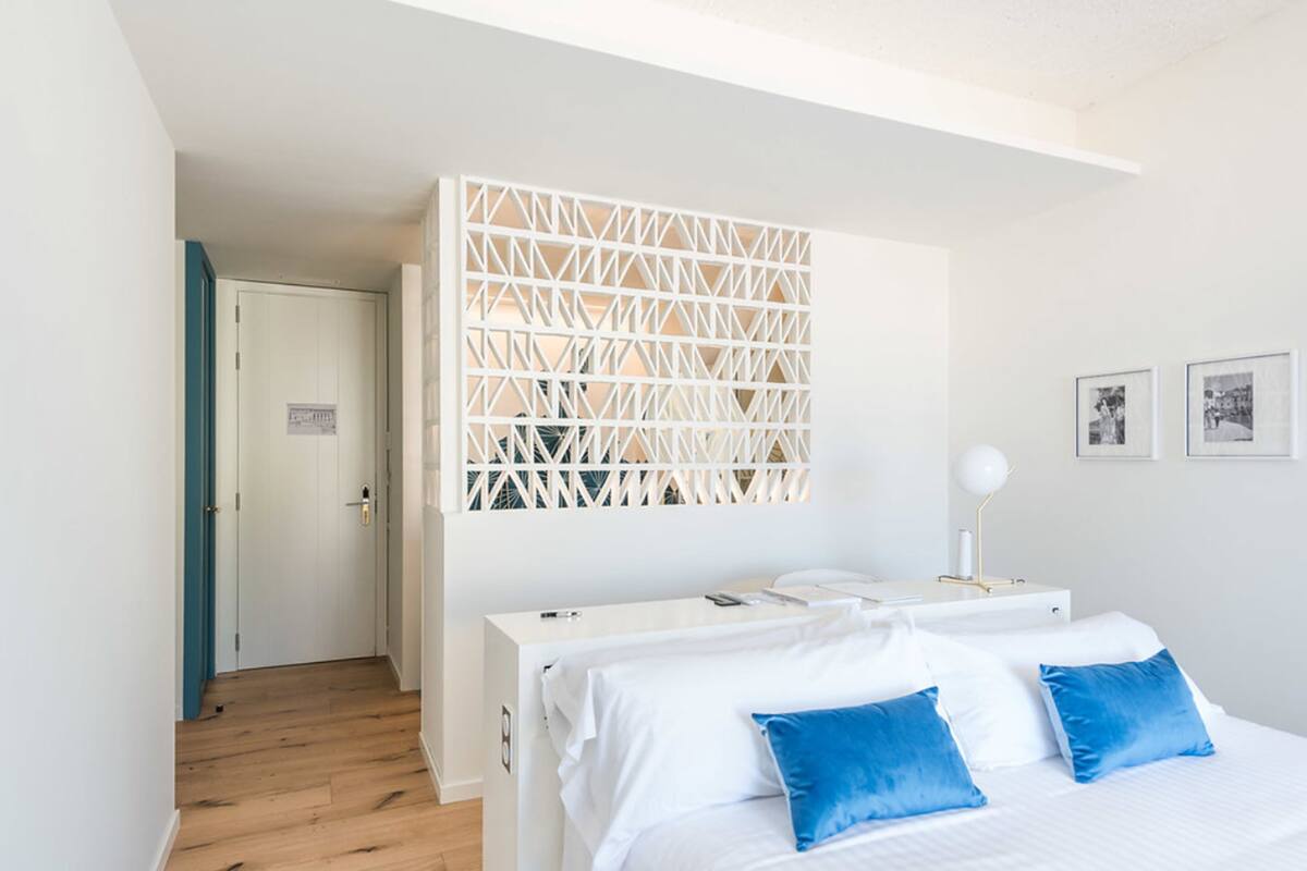 Premium-Vierbettzimmer, 2 Schlafzimmer, 2 Bäder | Minibar, Zimmersafe, schallisolierte Zimmer, kostenloses WLAN