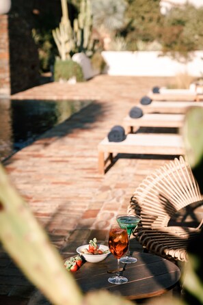 屋外プール、サンラウンジャー