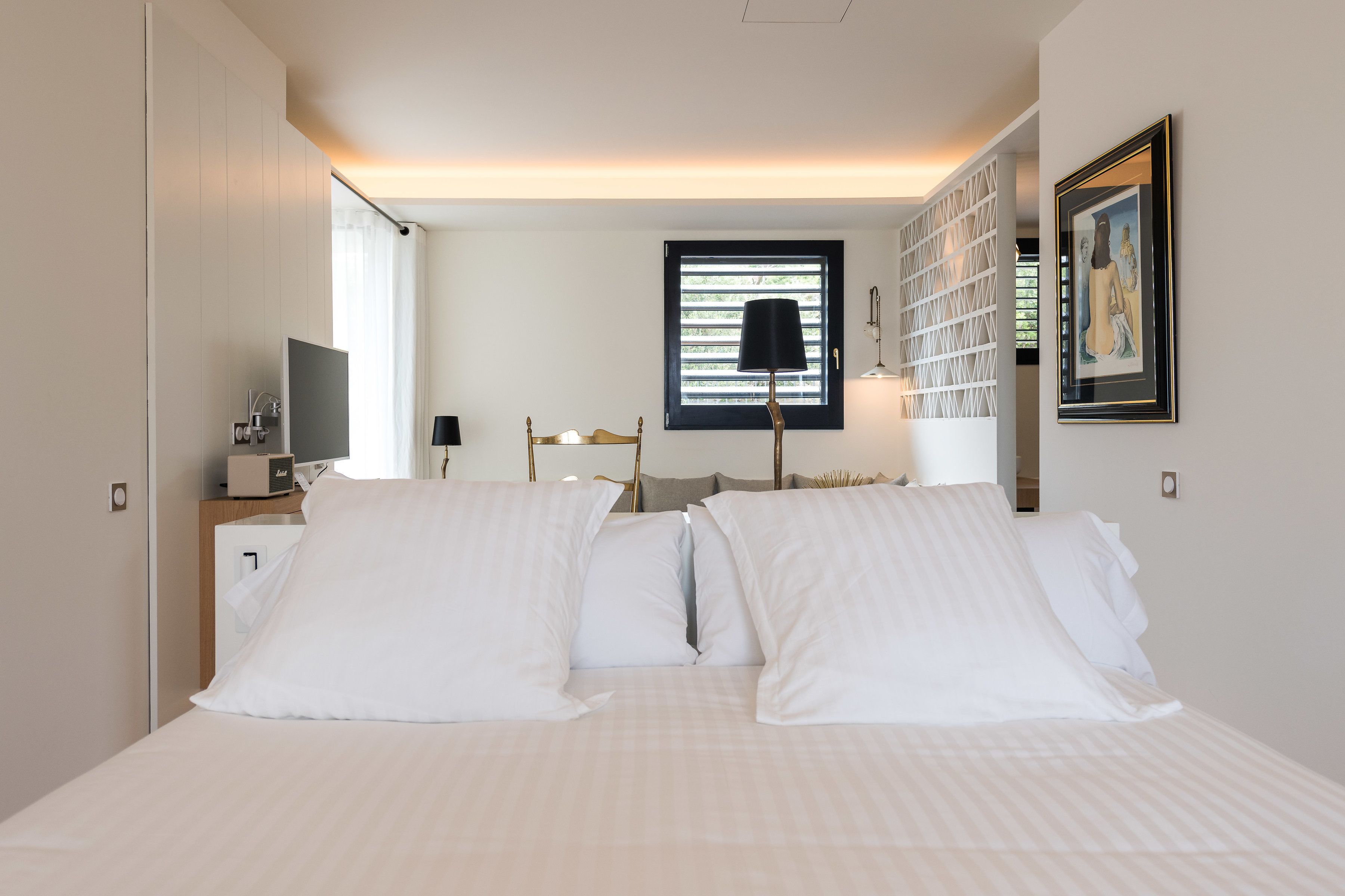 design suite, balcony | minibar, in-room safe, soundproofing, free wifi