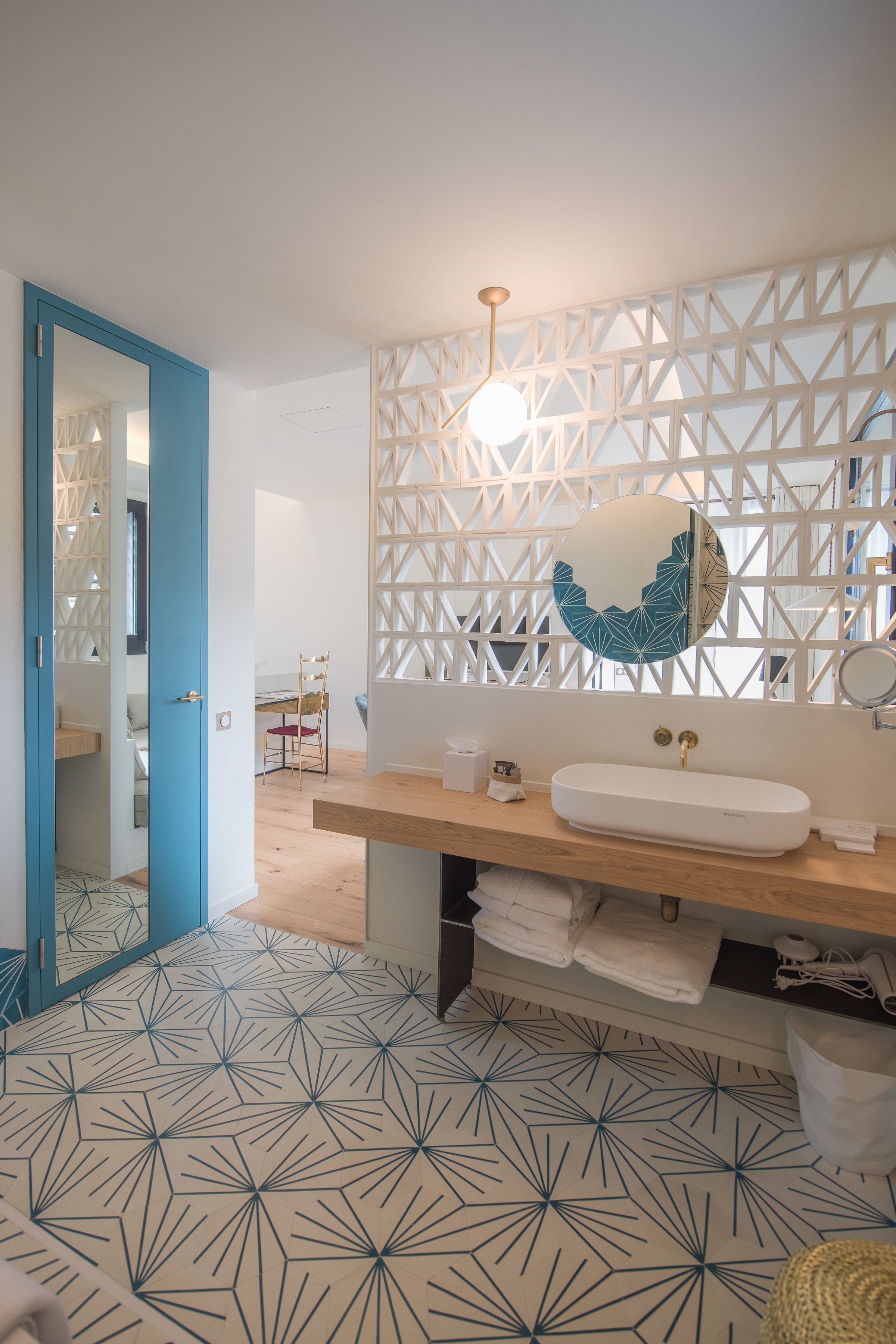 design suite, balcony | bathroom | shower, free toiletries, hair dryer, dressing gowns