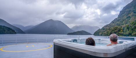 Bồn tắm spa ngoài trời