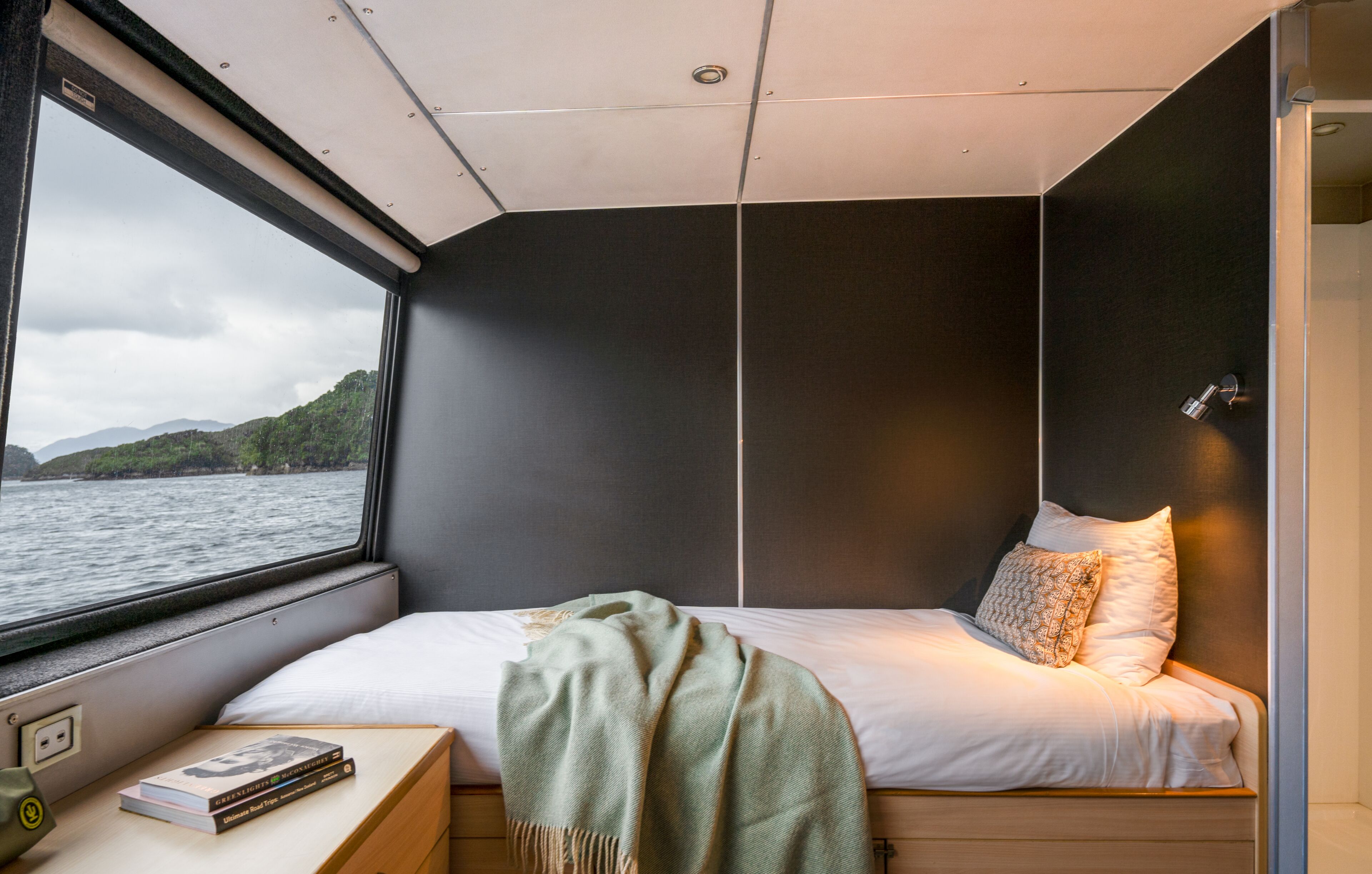 Endeavour Cabin - Deluxe Twin Room | Bed sheets