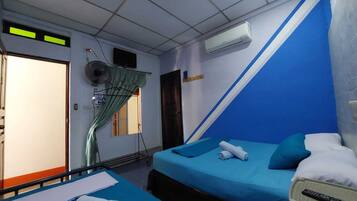 Soundproofing, free WiFi, bed sheets