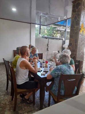 Outdoor pool - Hostal Ruinas de San Sebastian - Hostel (León)