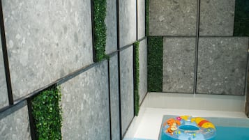 Bañera de hidromasaje interior