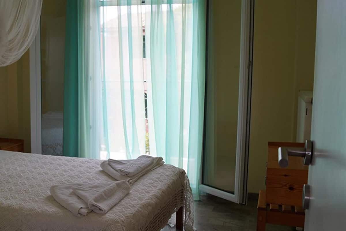 Apartment, 2 Bedrooms | Iron/ironing board (on request), cribs (free), WiFi (free), bed sheets