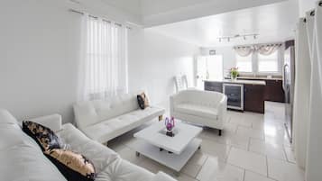 Deluxe Loft, 2 Bedrooms, Kitchen | Living area | Flat-screen TV