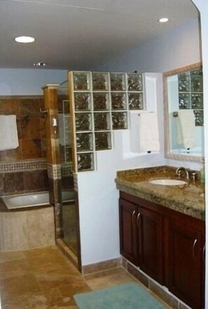 Familieleilighet, 2 soverom, havutsikt | Bad | Dusj