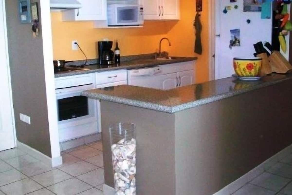 Family Condo, 2 Bedrooms, Ocean View, Beachfront | Private kitchen
