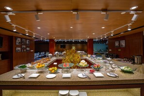 Daily buffet breakfast (CNY 38 per person) - Suzhou Canal Garden Hotel (Suzhou)