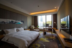 Deluxe Room, Patio | Minibar, in-room safe, desk, blackout drapes - Suzhou Canal Garden Hotel (Suzhou)