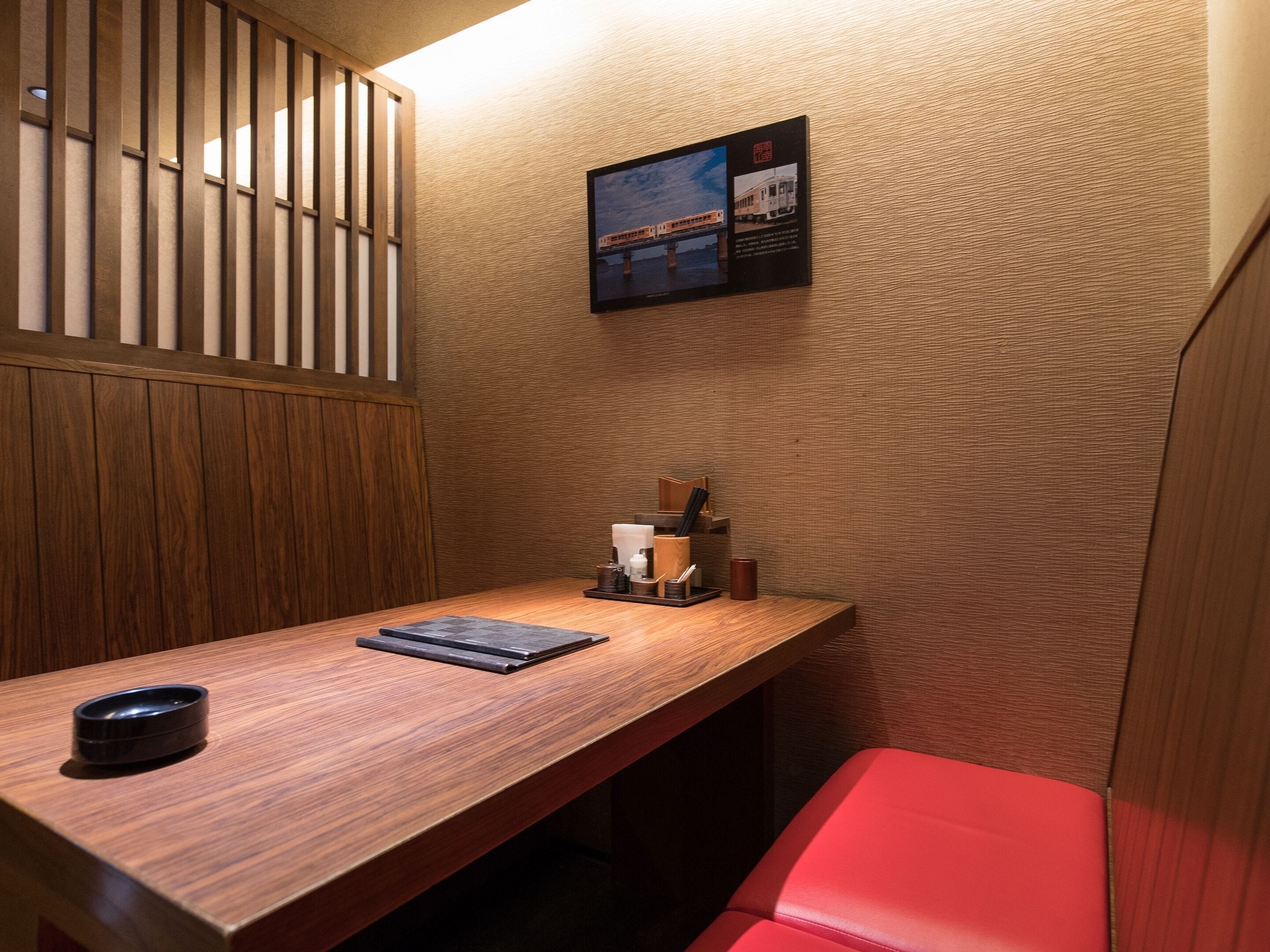 breakfast, lunch and dinner served