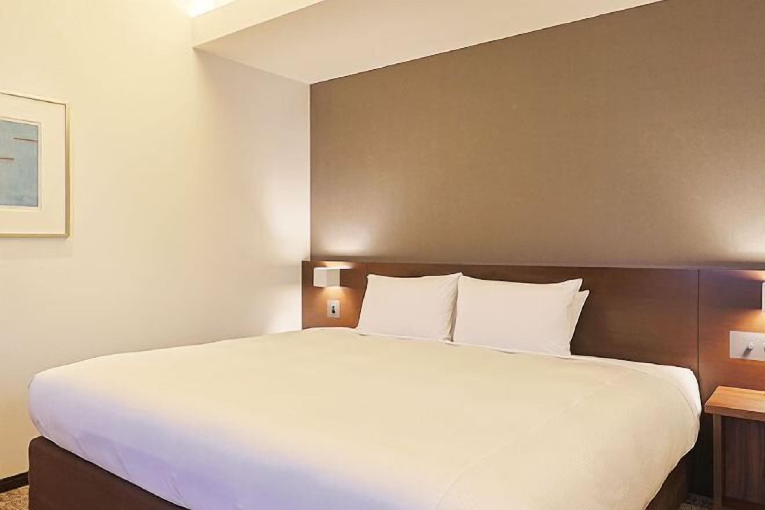 デスク、WiFi (無料)、ベッドシーツ