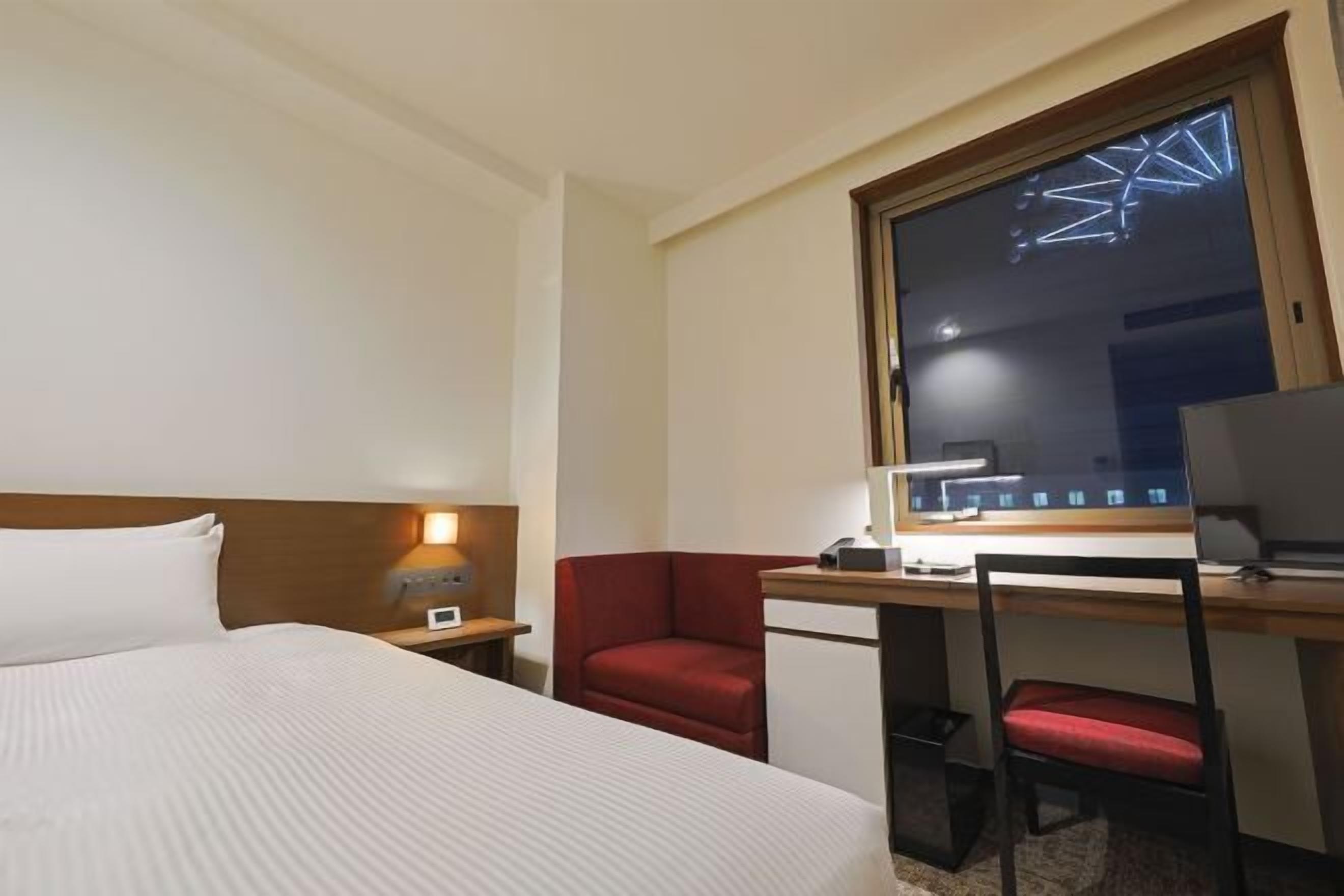 デスク、WiFi (無料)、ベッドシーツ