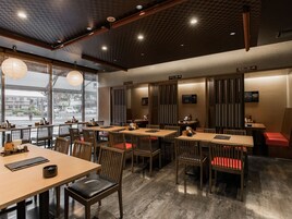 Breakfast, lunch and dinner served