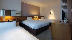 Een bureau, gratis wifi, beddengoed