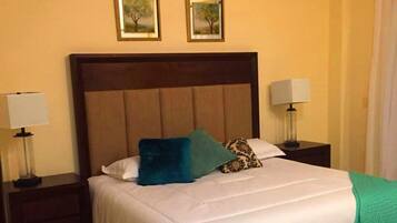 2 bedrooms, Egyptian cotton sheets, premium bedding, pillow-top beds