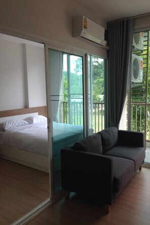 1-Bedroom Condo, Mountain View | 1 Schlafzimmer, Schreibtisch, Verdunkelungsvorhänge, kostenloses WLAN