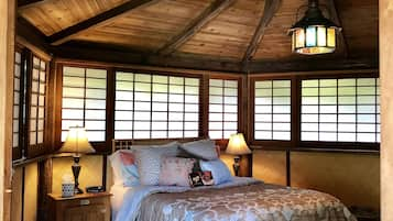 Romantic Single Room, 1 Queen Bed (Japanese Tea House) | Desk, free WiFi, bed sheets