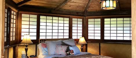 Romantic Single Room, 1 Queen Bed (Japanese Tea House) | Desk, free WiFi, bed sheets