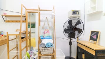 Studio, tupakointi kielletty, keittotila | Huoneen varustelu