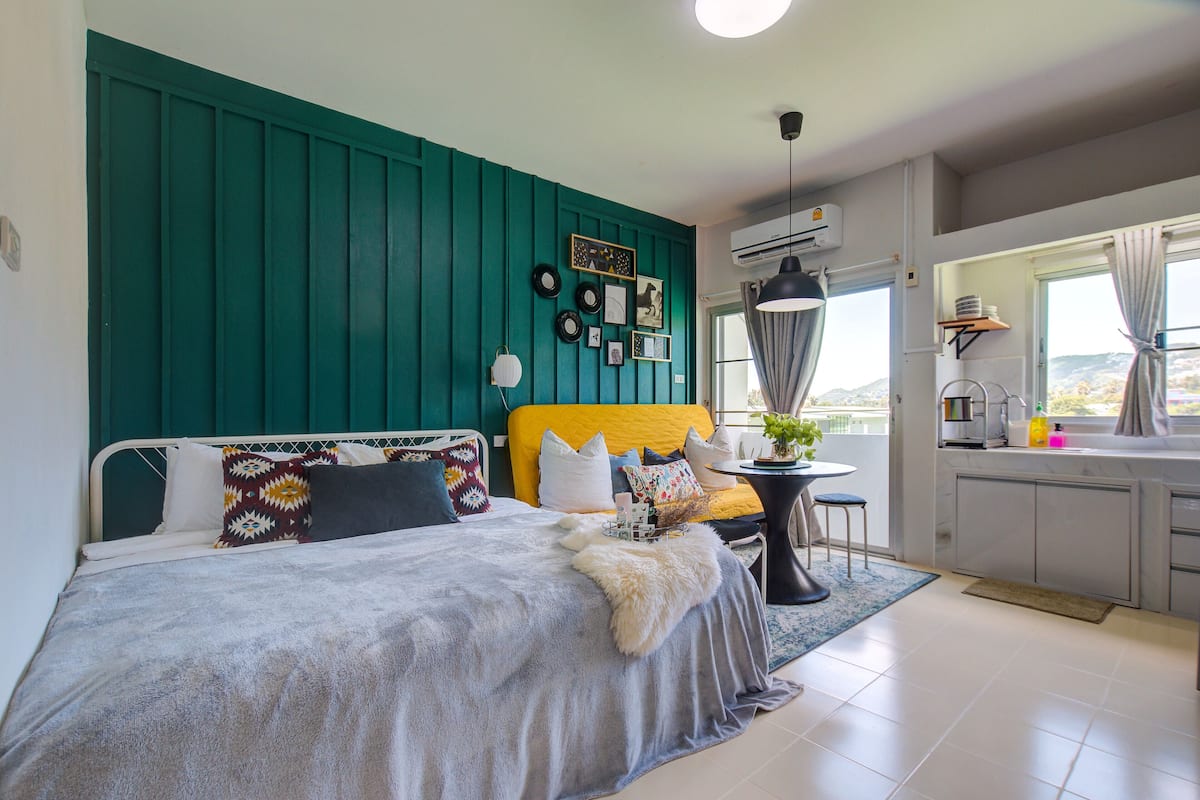 Studio, Non Smoking, Kitchenette | In-room safe, desk, laptop workspace, blackout drapes