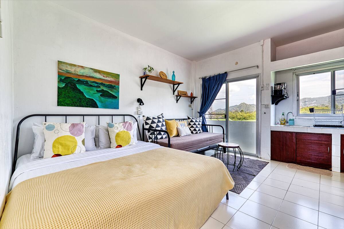 Studio Apartment 308 | In-room safe, desk, laptop workspace, blackout drapes