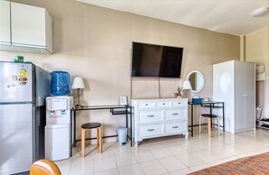 開放式客房 | 房內夾萬、書桌、手提電腦工作空間、遮光窗簾/窗簾