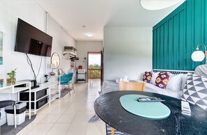 Studio Apartment 304 | In-room safe, desk, laptop workspace, blackout drapes