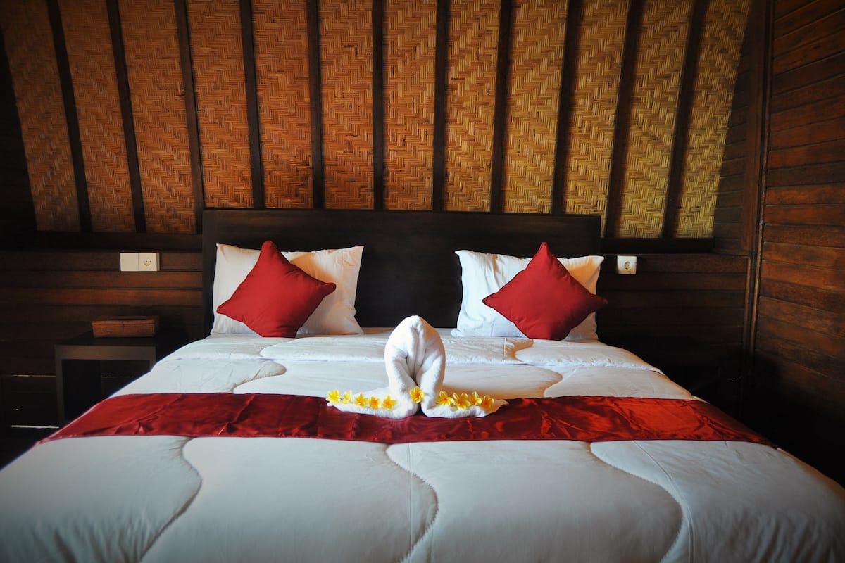 deluxe double room | desk, soundproofing, free wifi, bed sheets