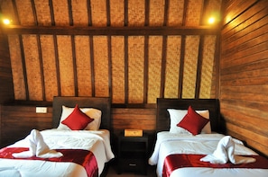 Quarto duplo luxo | Escrivaninha, quartos à prova de som, Wi-Fi de cortesia, roupa de cama