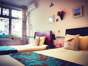 Economy Triple Room | Desk, soundproofing, free WiFi - Beijing Badaling Great Wall Caos Hostel (Yanqing)