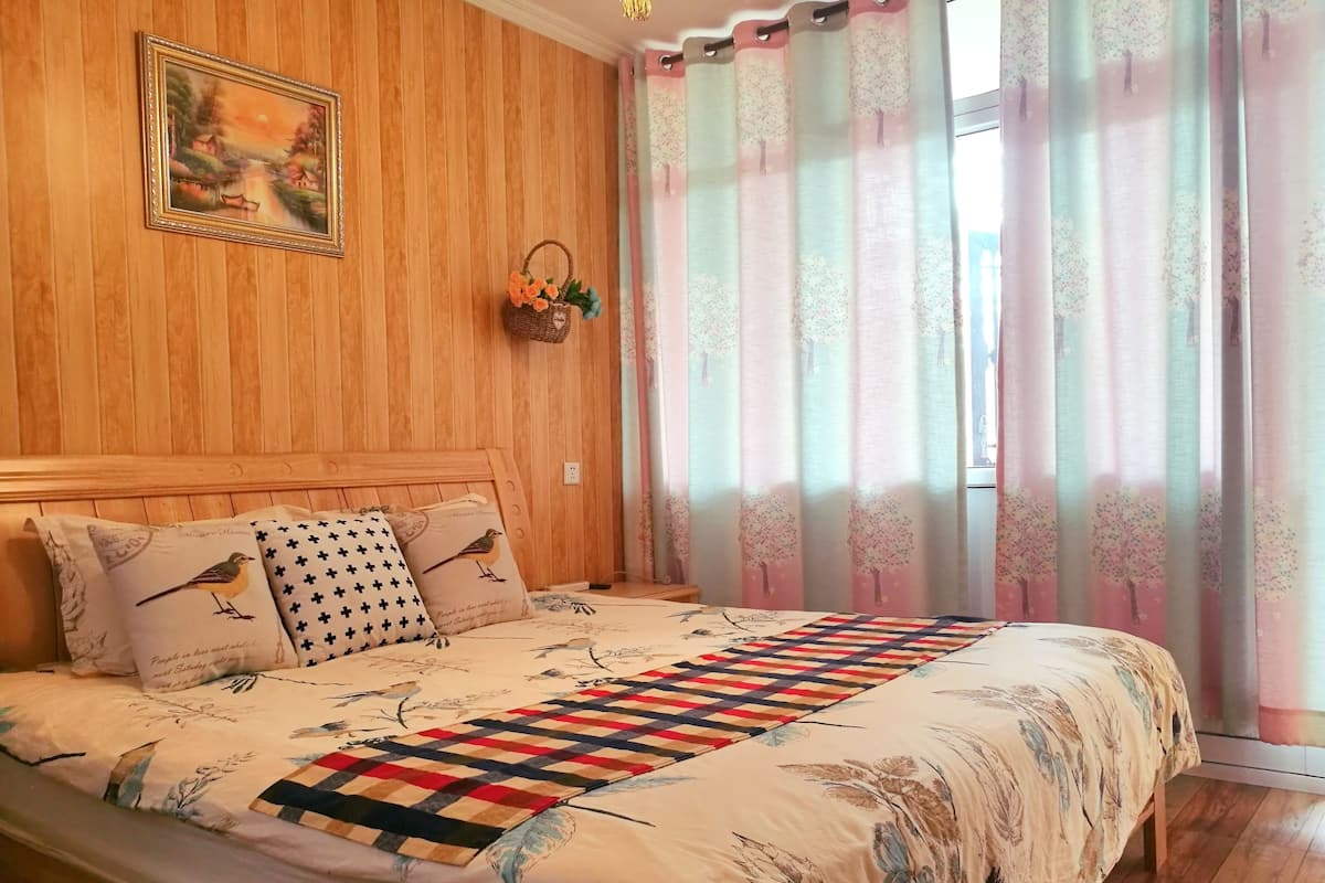Suite, 2 habitaciones, 2 baños | Escritorio, sistema de insonorización, wifi gratis