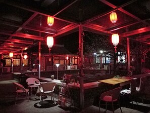 Fachada del alojamiento - Noche