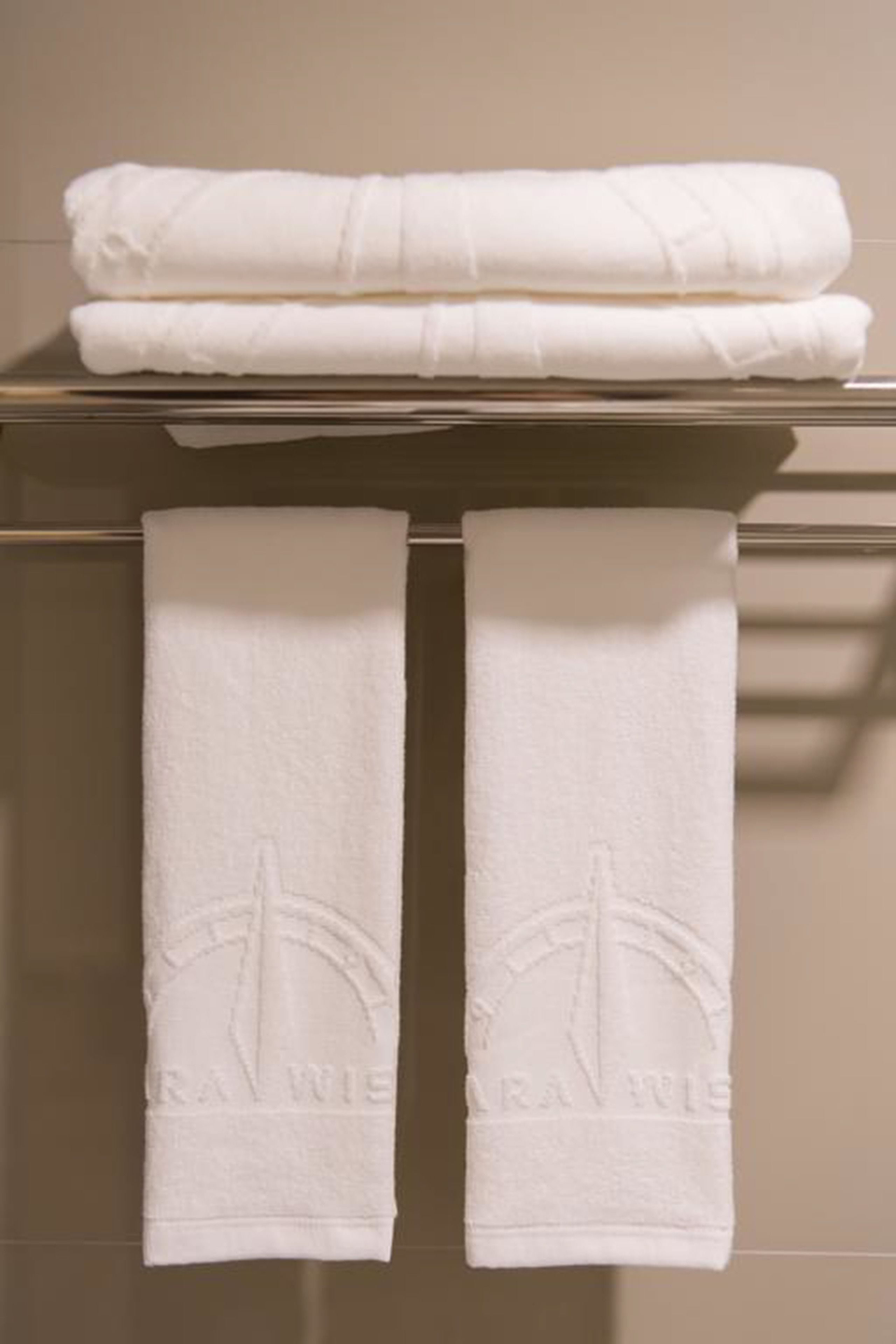 shower, rainfall showerhead, free toiletries, hair dryer