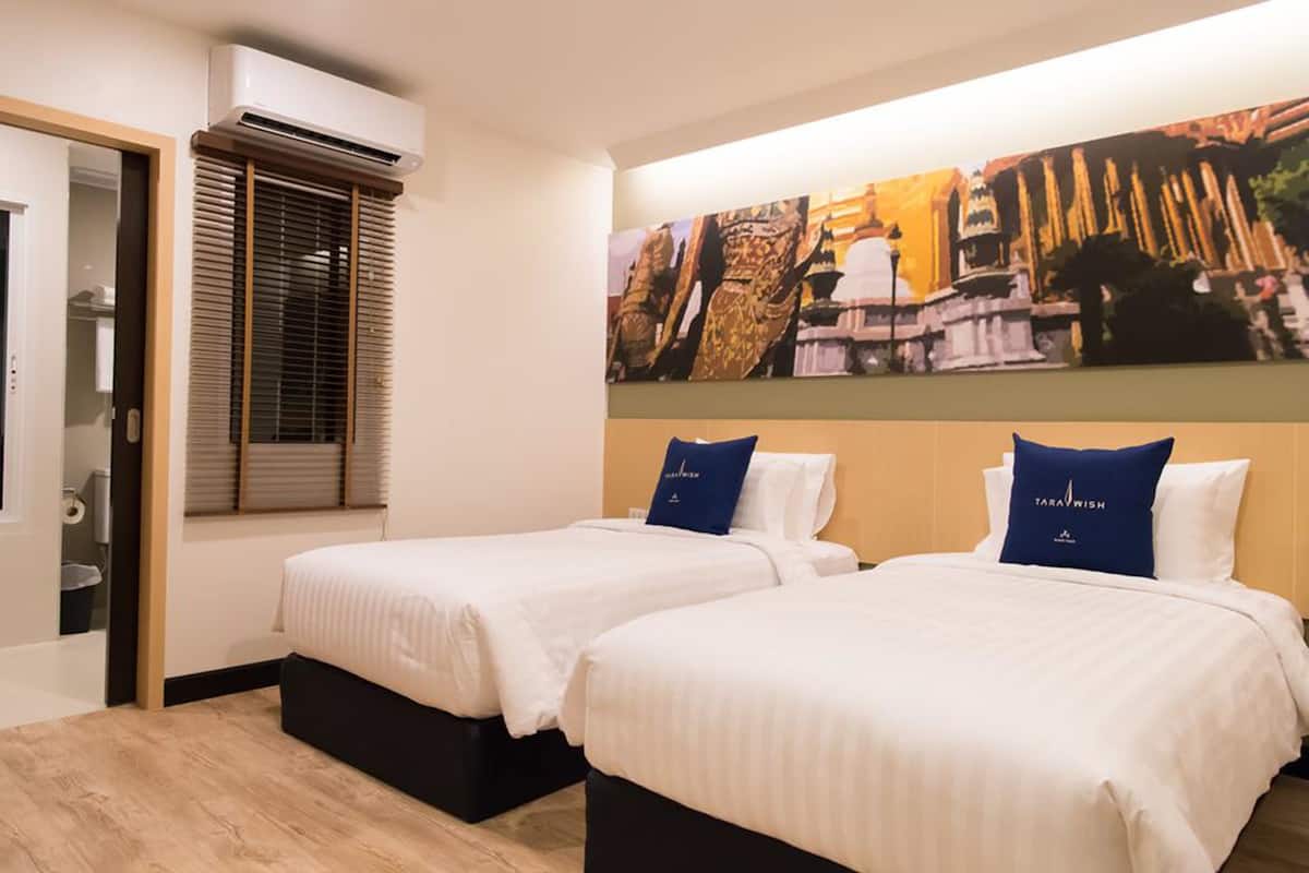 Superior Platform Twin Room, Walk in Closet | In-room safe, blackout drapes, iron/ironing board (on request)