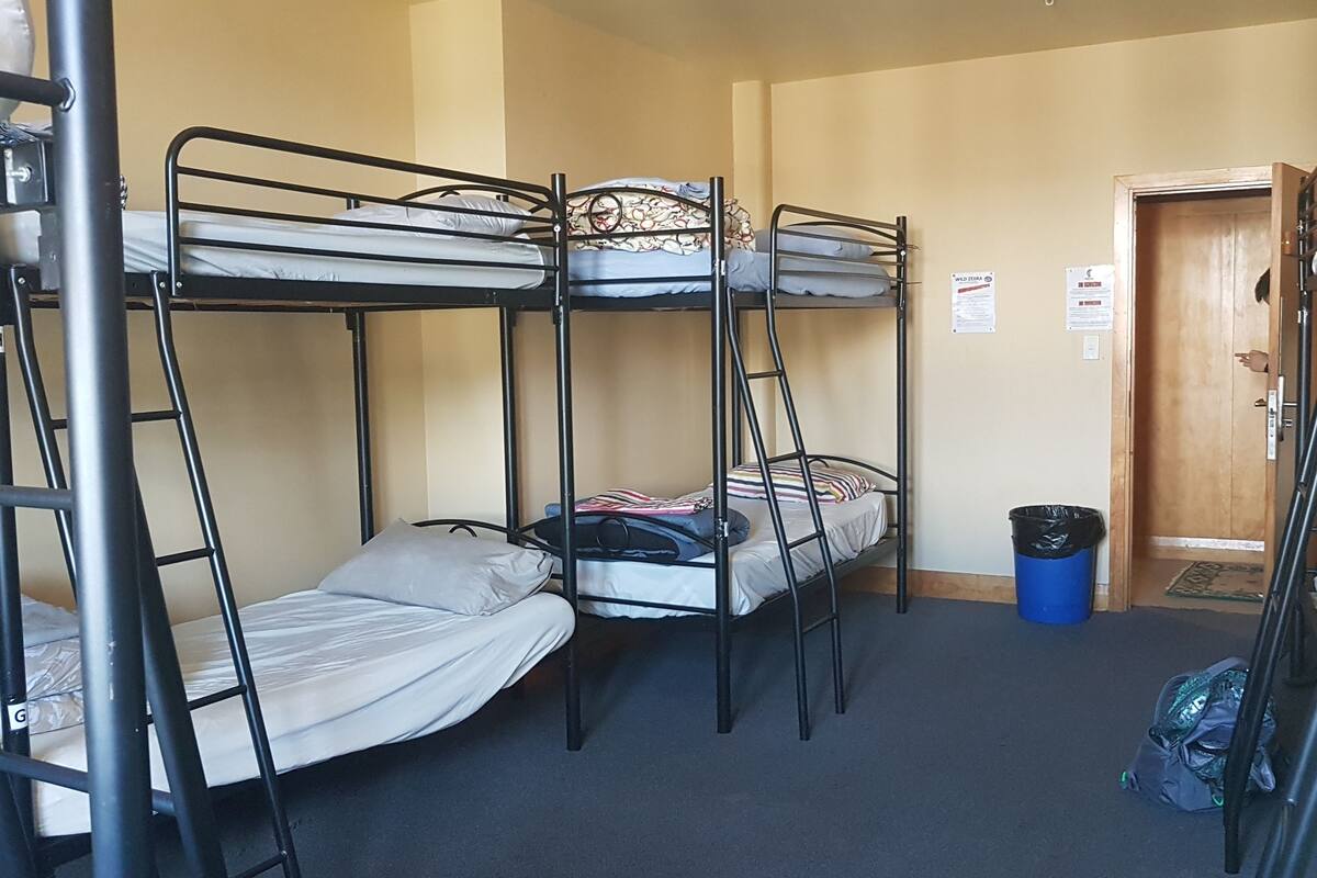 WiFi (free), bed sheets